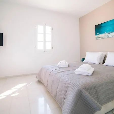 Coral With 4 Bedrooms In Paros Holiday home Santa Maria (Paros)