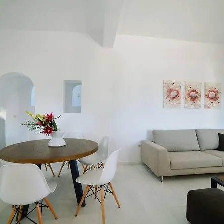 Coral With 4 Bedrooms In Paros Holiday home Santa Maria (Paros)